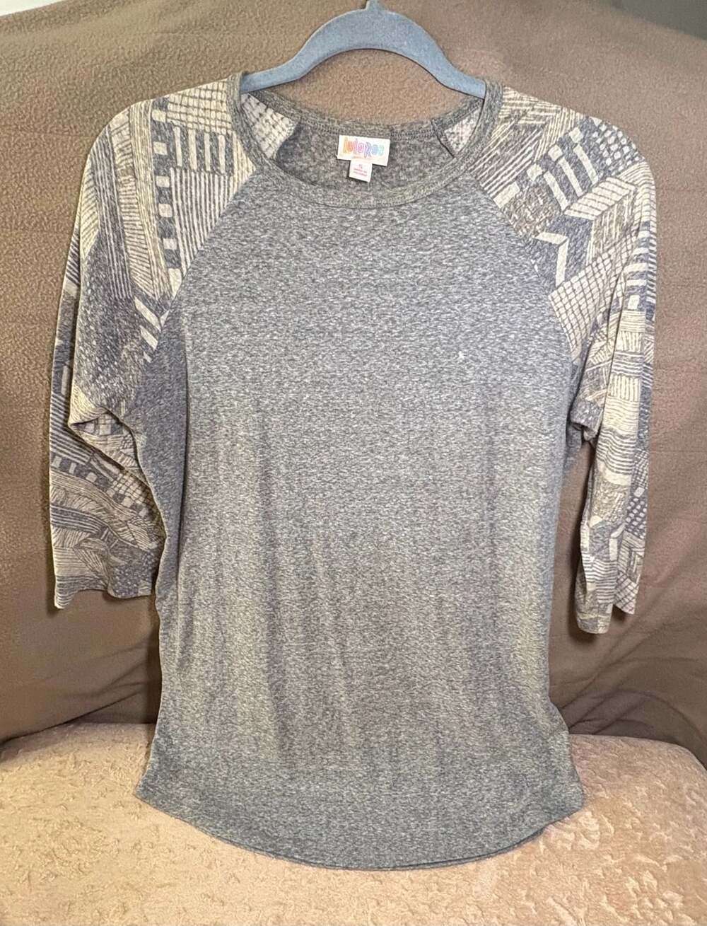 LuLaRoe Randy Baseball Tee Size S Gray Geometric Pattern